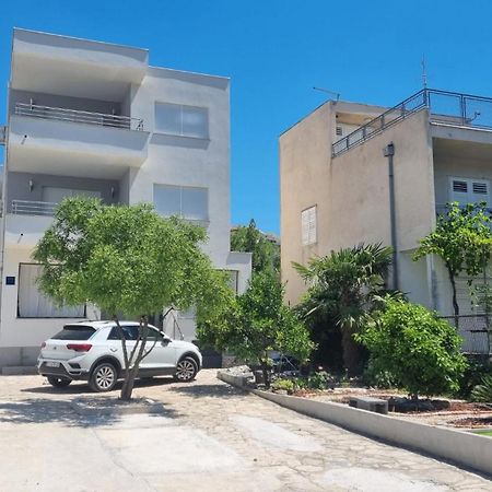 Gabi Apartment Grebastica Bagian luar foto