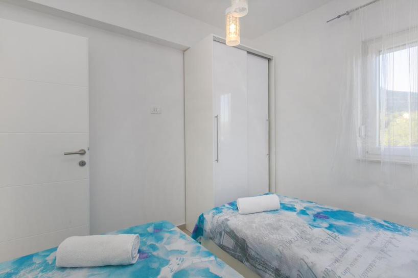Gabi Apartment Grebastica Bagian luar foto