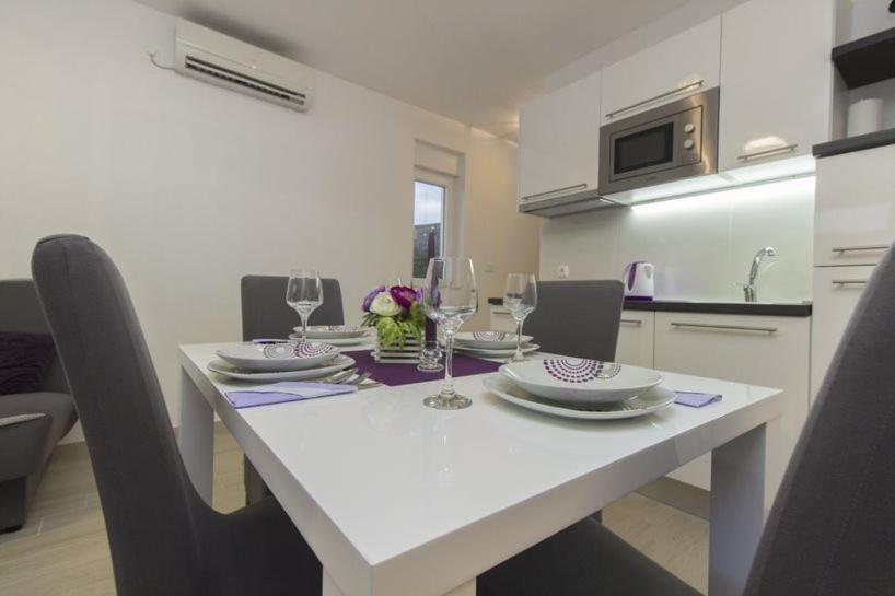 Gabi Apartment Grebastica Bagian luar foto