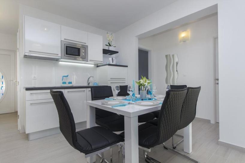 Gabi Apartment Grebastica Bagian luar foto
