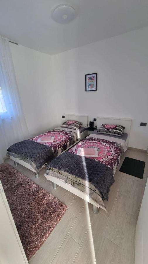 Gabi Apartment Grebastica Bagian luar foto