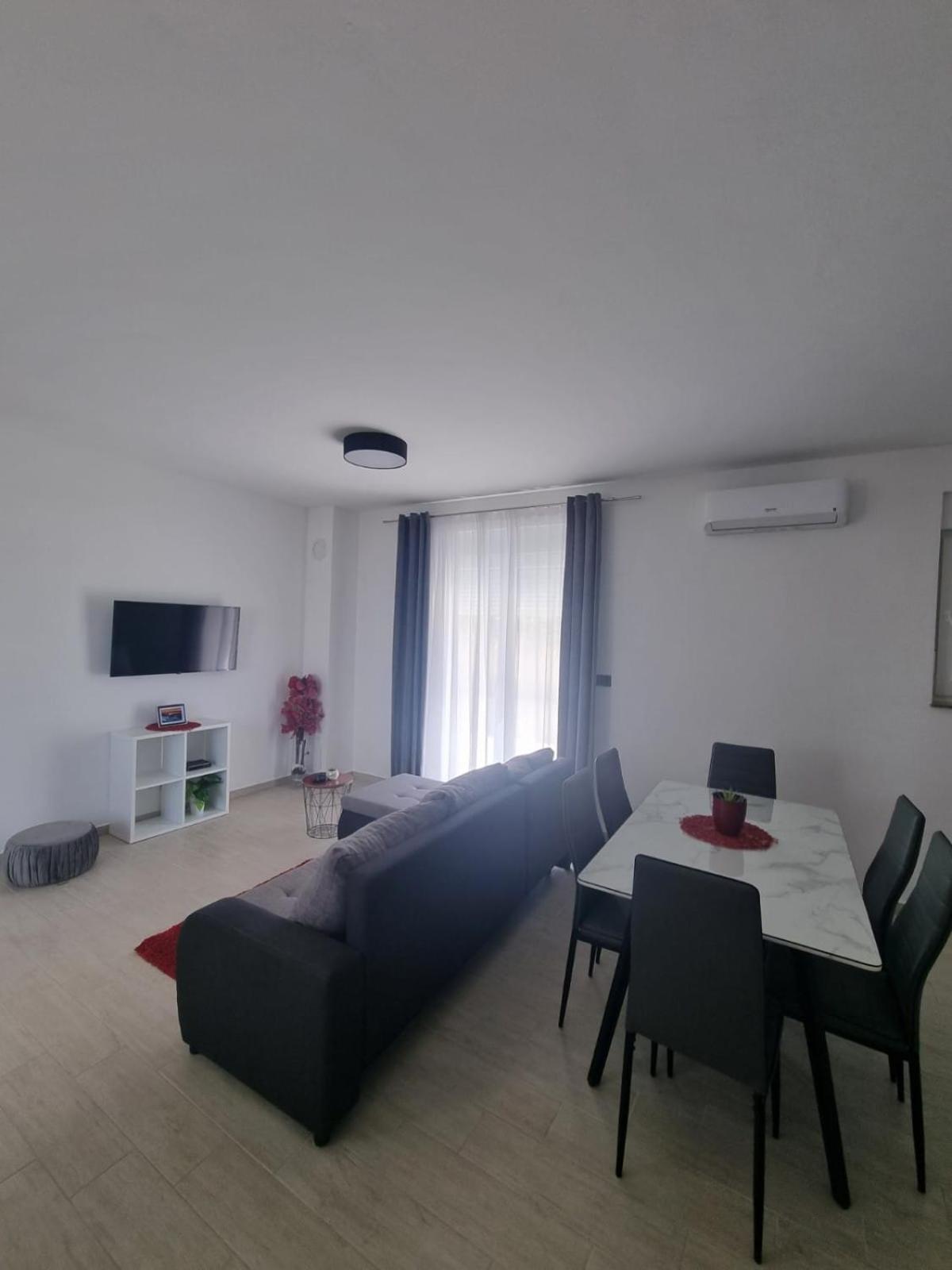 Gabi Apartment Grebastica Bagian luar foto