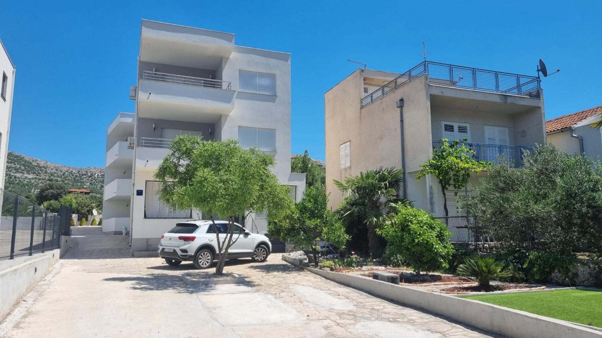 Gabi Apartment Grebastica Bagian luar foto